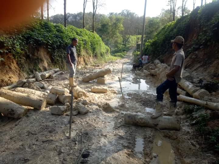 Pemkab Asahan Diminta Perbaiki Jalan Rusak di Desa Tomuan Holbung