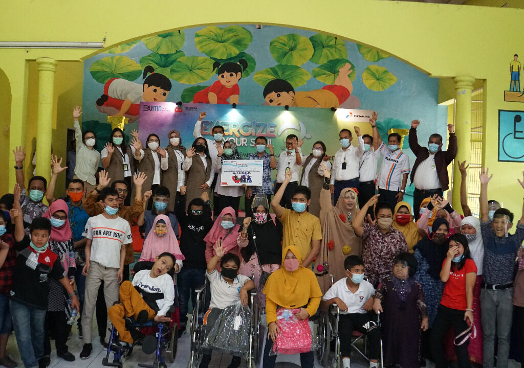 Sambut HUT ke-63, Pertamina Serahkan Bantuan untuk YPAC Medan