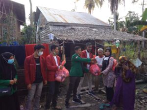 IMM Asahan Salurkan Bantuan ke Warga Desa Sei Dua Hulu