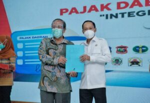 BPN Serahkan Enam Sertifikat Aset Tanah dan PSU ke Pemko Medan