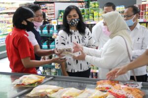 Tim Satgas Ketahanan Pangan Temukan Produk Kadaluarsa di Lotte Mart Center Point