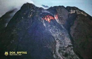 Gunung Merapi, Selama Enam Jam Terjadi 36 Kali Guguran Lava