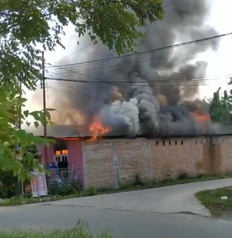 Ditinggal Satu Jam Lebih, Rumah Warga di Simalungun Terbakar
