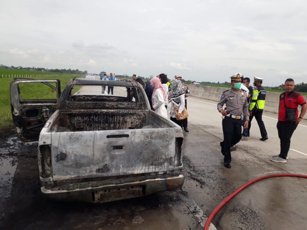 Mobil Dinas BPPRD Batubara Terbakar di Ruas Tol Medan-Tebingtinggi