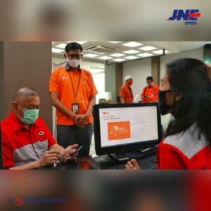 Permudah Bersedekah, JNE Gandeng Rumah Zakat