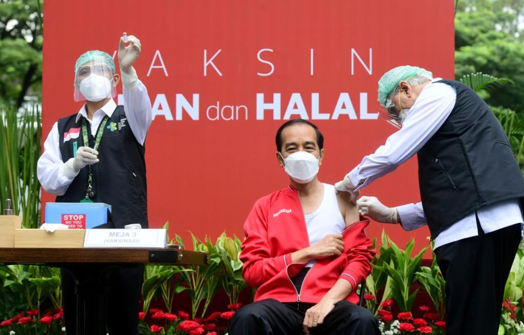 Presiden Jokowi Terima Suntikan Vaksin Covid-19 Tahap Dua