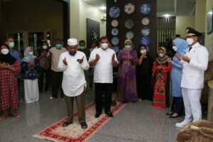 Sebelum dilantik, Adlin Tambunan Sungkem Ke Orangtua, Darma Wijaya Doa Bersama