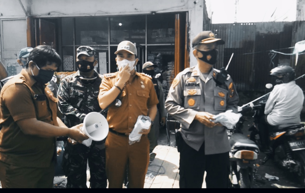 Satgas Covid-19 Medan Timur Bagikan Masker dan Imbau Masyarakat Disiplin Prokes