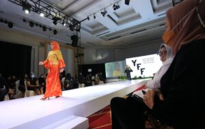 Sri Ayu Mihari Buka Yapmode Fashion Festival 2021