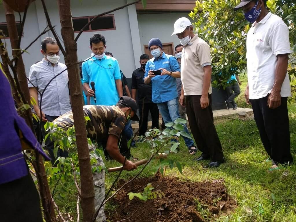 Desa Diberdayakan Lewat Program Satu Keluarga Satu Pohon Durian