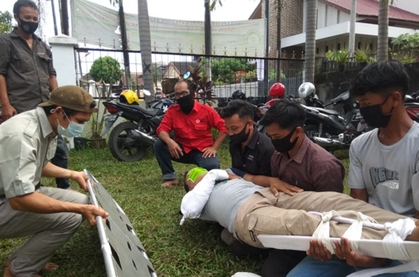 Pelatihan First Aid Untuk Pemandu Wisata dan Penggiat Alam Bebas