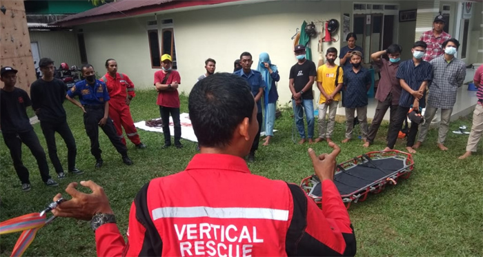 Sejumlah Organisasi Gelar Pelatihan Untuk Penyelamatan Di Medan Sulit