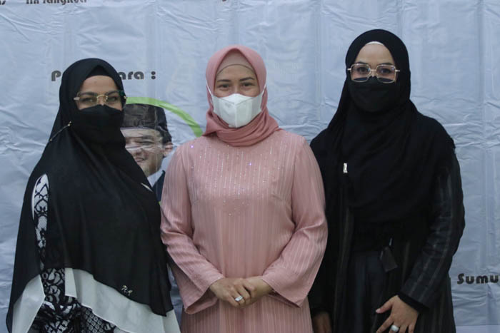 Sri Ayu Mihari Kukuhkan Komite Hijabers Mom Community Medan