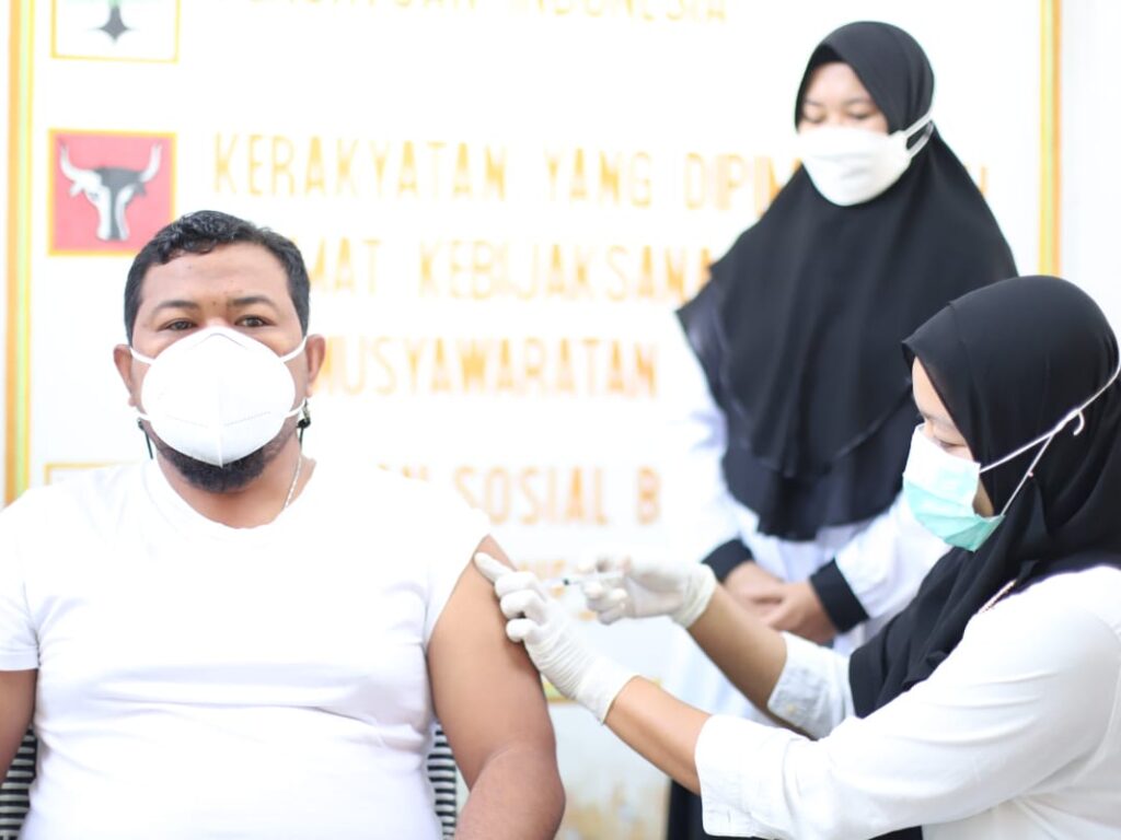 Wali Kota Tanjungbalai Jalani Vaksinasi Tahap Kedua