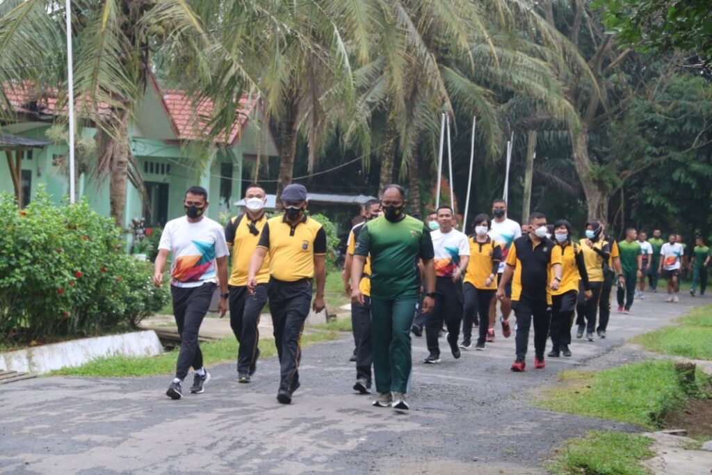 Tingkatkan Soliditas, TNI-Polri Gelar Olahraga Bersama
