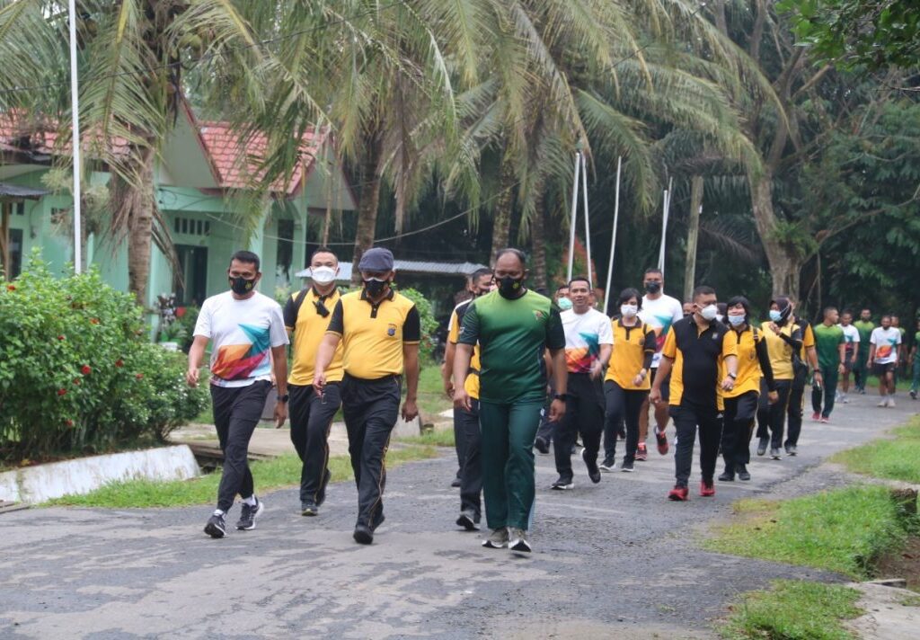 Tingkatkan Soliditas, TNI-Polri Gelar Olahraga Bersama