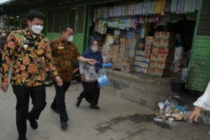 Pengelolaan Sampah dan Sarpras Jadi Sorotan di Pasar Rakyat