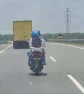 Pengendara Sepeda Motor Masuk Ruas Jalan Tol Tanjung Morawa-Medan Viral di Medsos