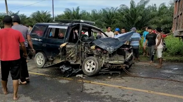 Tiga Mobil Terlibat Kecelakaan Beruntun di Jalinsum Batu Bara