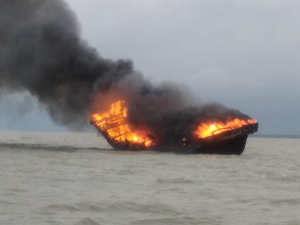 Kapal Nelayan Terbakar di Perairan Asahan, Seluruh ABK Selamat