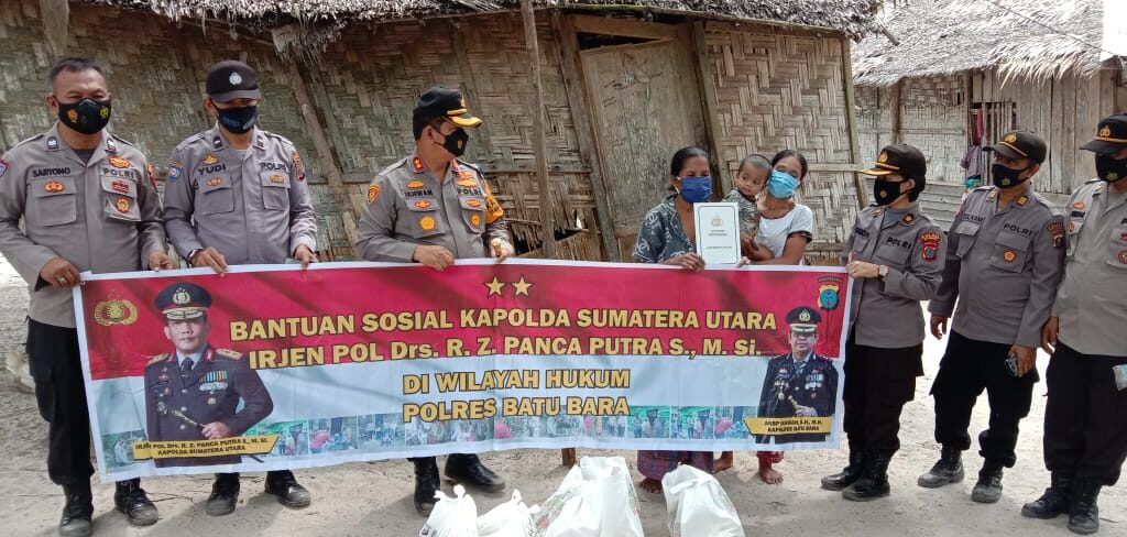 Kapolda Sumut Bagikan Bantuan ke Kampung Nelayan
