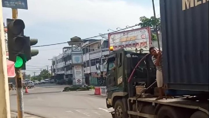 Protes Warga Soal Truk Trailer Masuk Kota di Rantauprapat Viral di Medsos