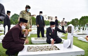 Peringati HUT ke-73 Provinsi Sumut, Gubernur Edy Rahmayadi Pimpin Rombongan Ziarah ke Makam Pahlawan