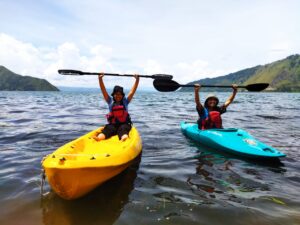 Hari Bumi, Kayaker Eksplorasi Toba Tiba di Lembah Bakara