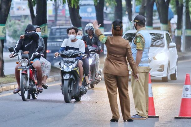 Pantau Asmara Subuh, Tim Gabungan Lakukan Penjagaan di Bahu Jalan