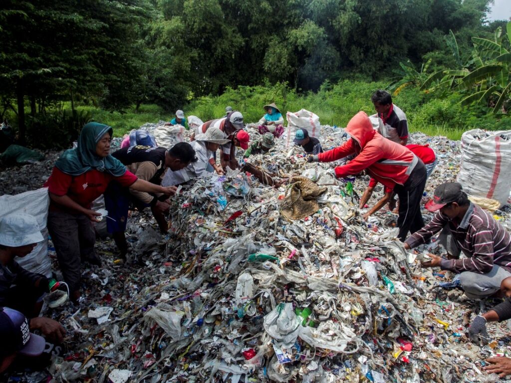 Darurat Sampah Plastik, Luhut Dukung Transformasi Zero Plastic Pollution