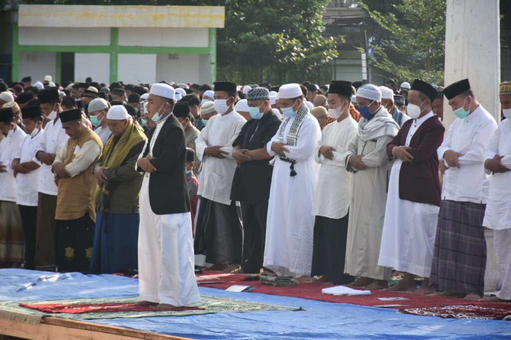 Warga Tanjungbalai Tetap Laksanakan Salat Idul Fitri di Alun Alun