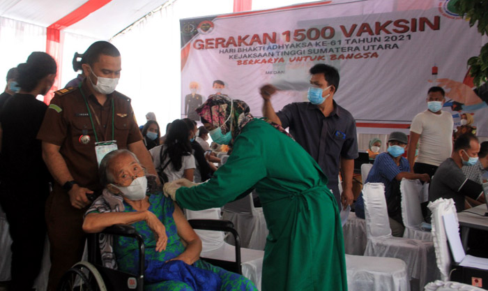 Sambut HBA yang ke-61, Kejati Sumut Gelar Kegiatan Vaksinasi Massal 1500 Orang