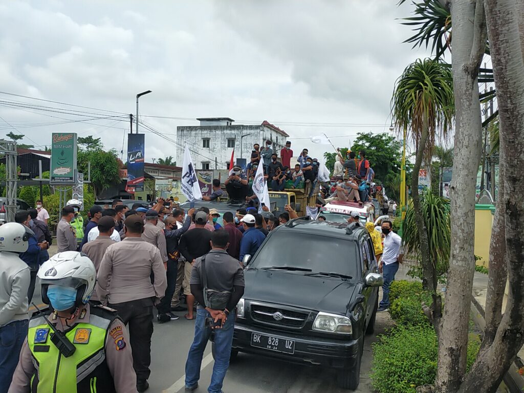 Aksi Ratusan Petani Marhaen Bandar Khalipah Di Protes Warga