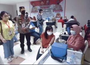 Polsek Medan Timur Gelar Vaksinasi Massal Sambut HUT ke-75 Bhayangkara