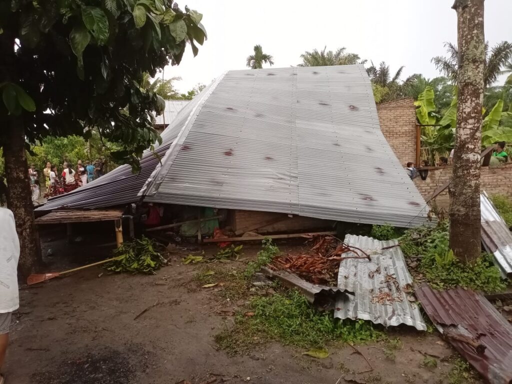 Diterjang Angin Puting Beliung, Puluhan Rumah Warga di Sergai Rusak