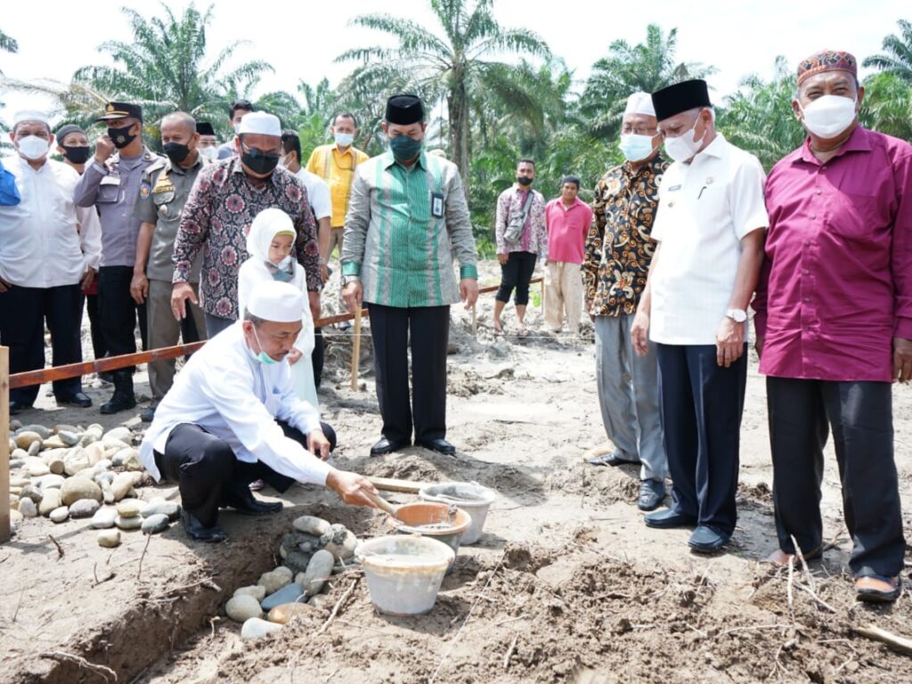 Bupati Asahan Letakkan Batu Pertama Pembangunan Pondok Pesantren Nurul Ikhwan