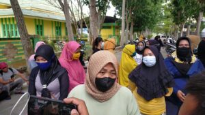 Puluhan Warga Di Teluk Mengkudu Adukan Dugaan Penipuan Pinjaman Online