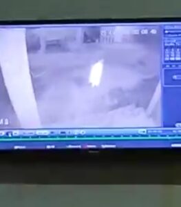 Terekam CCTV, Penampakan Sosok Putih Viral di Batu Bara