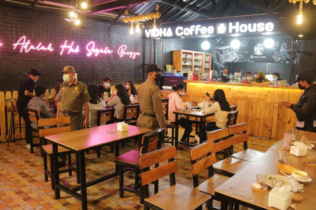 Terapkan PPKM Mikro, Pemko Medan Tertibkan Cafe di HM Joni