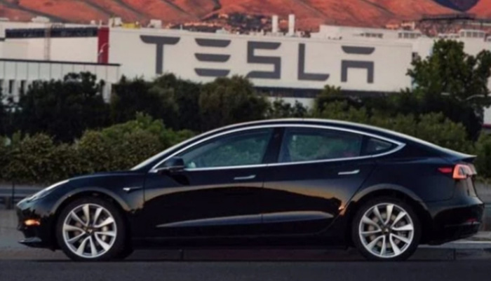 Tesla Berencana Keluarkan Mobil Tanpa Setir di 2023