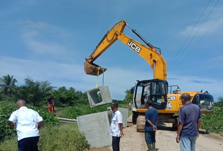 Jembatan Diperbaiki, Petani Desa Sei buluh Berikan Ucapan Terima Kasih kepada Kebun PTPN III Tanah Raja