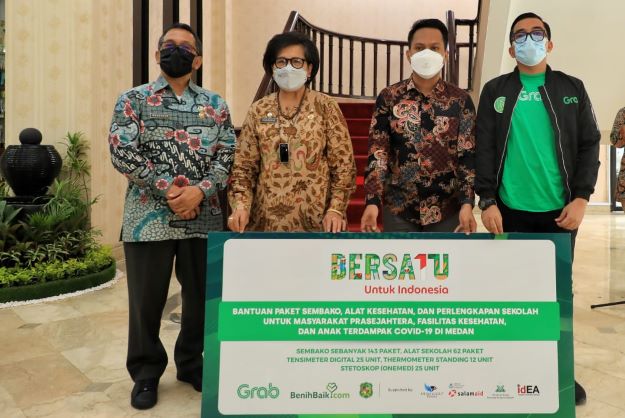 Pemko Medan Terima Bansos Paket Sembako dan Paket Alat Sekolah dari Grab Indonesia