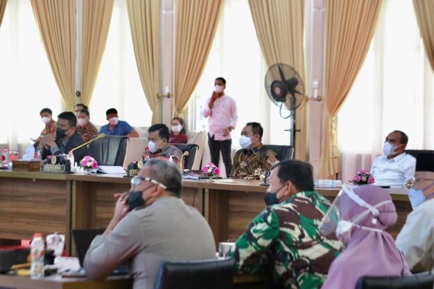 Bobby Nasution Ikuti Rapat Pengendalian Tindak Lanjut Covid-19