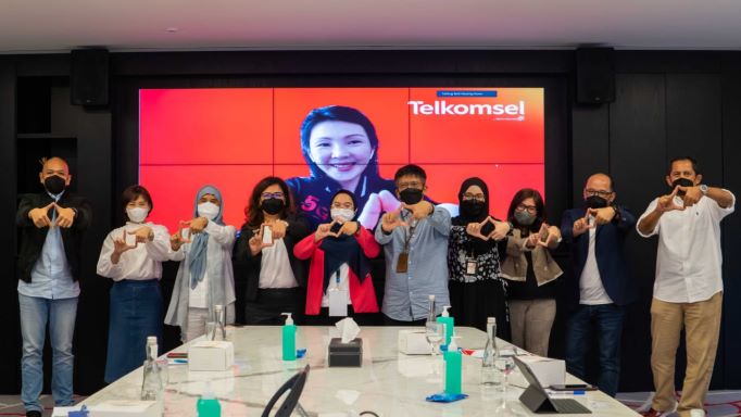 Telkomsel Berpartisipasi dalam #GirlsTakeOver 2021