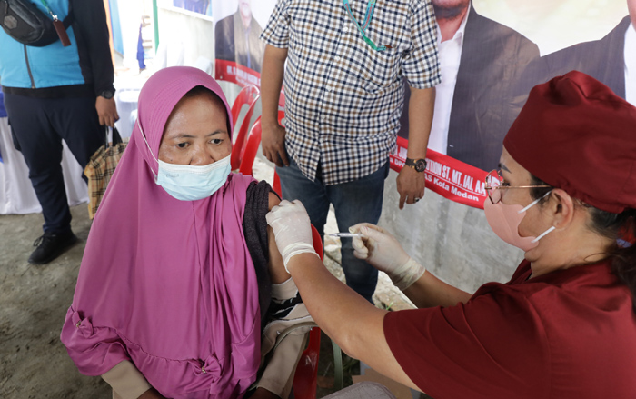 Terapkan Prokes Ketat, 1000 Orang Ikuti Vaksinasi IKANAS Medan