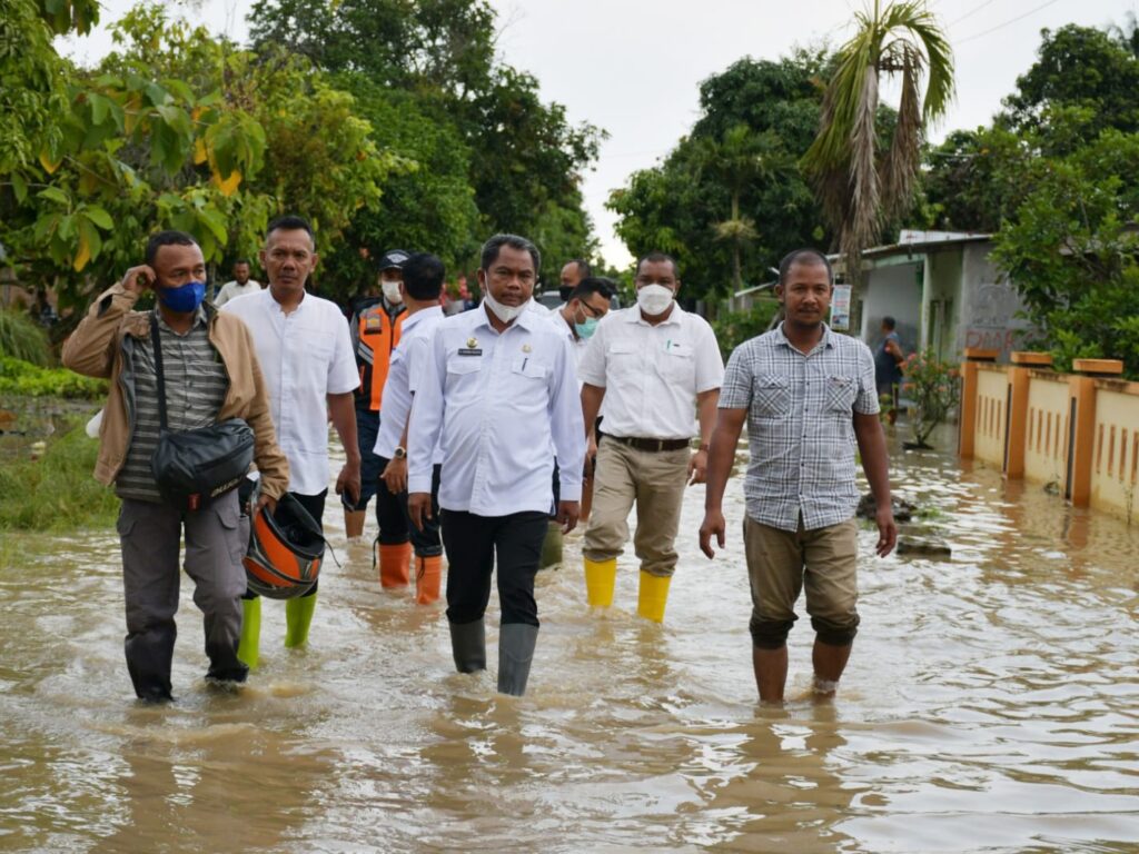 Usai Tinjau Banjir di Dolok Masihul, Bupati Langsung Pimpin Rapat Terbatas