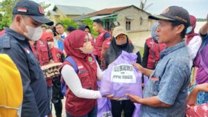 Salurkan Bantuan, DPD PPNI Sergai Peduli Bencana Banjir