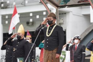 Berpakaian Adat Jawa, Rektor USU Pimpin Upacara Hari Guru Nasional