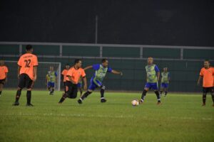 Bupati dan Wabup Sergai Kompak Bermain Sepak Bola di Stadion Teladan Medan