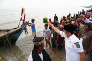 Hadiri Acara Adat Jamu Laut, Wabup : Tradisi Budaya Harus Dilestarikan
